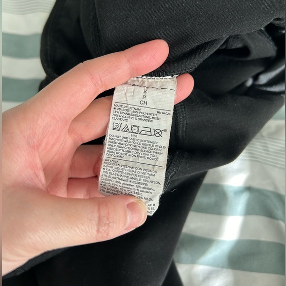 Old Navy workout leggings with pockets - Picture 5 of 8